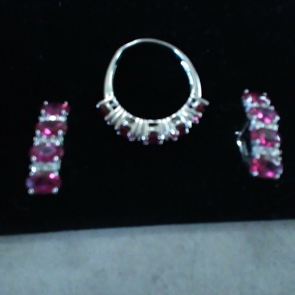 NWOT. Ring and matching earrings. - Picture 4 of 8
